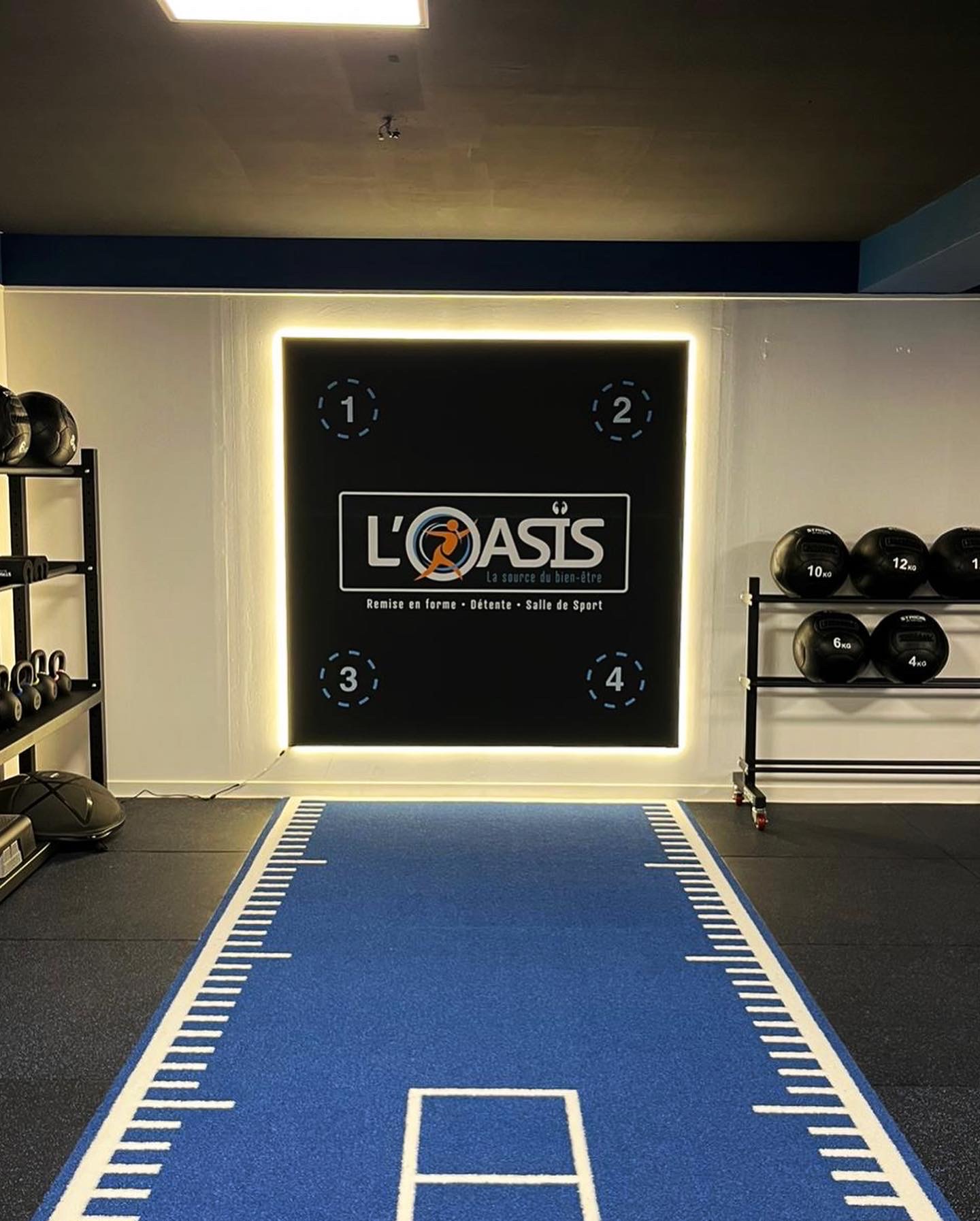 Blue mat and grey tiles in gym